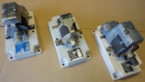 28UI2-3.3: 28UI2-3.3 Overload Relay, Manual Reset, INSTANTANEOUS  TIME, 3.3 amp CLARK